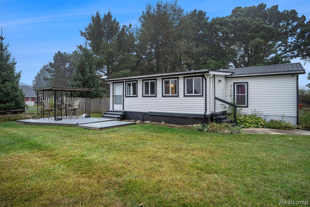 9445 E Lehring Road, Durand, MI 48429 — Photo 17