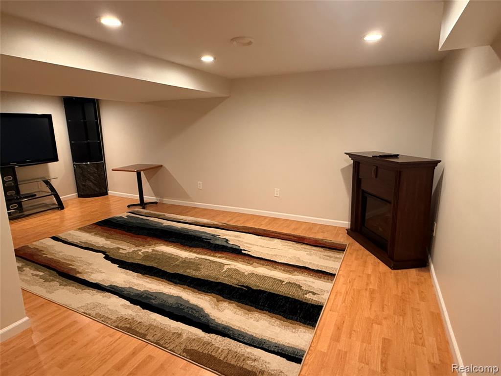 8693 Winchester Drive, Sterling Heights, MI 48313 — Photo 14