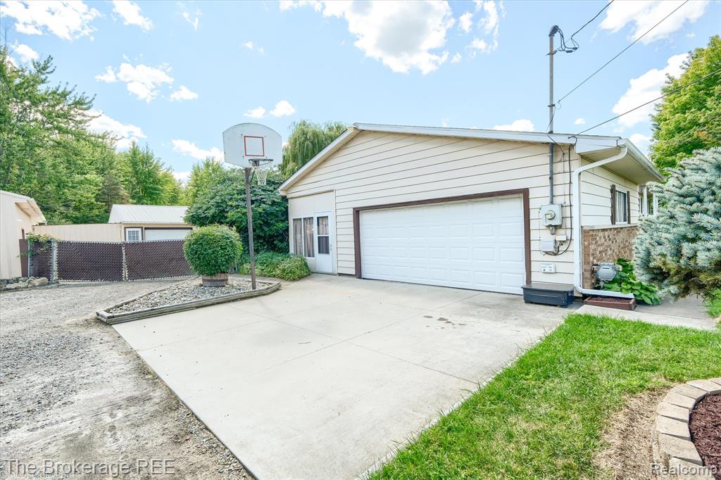 9050 E Bristol Road, Davison, MI 48423 — Photo 10