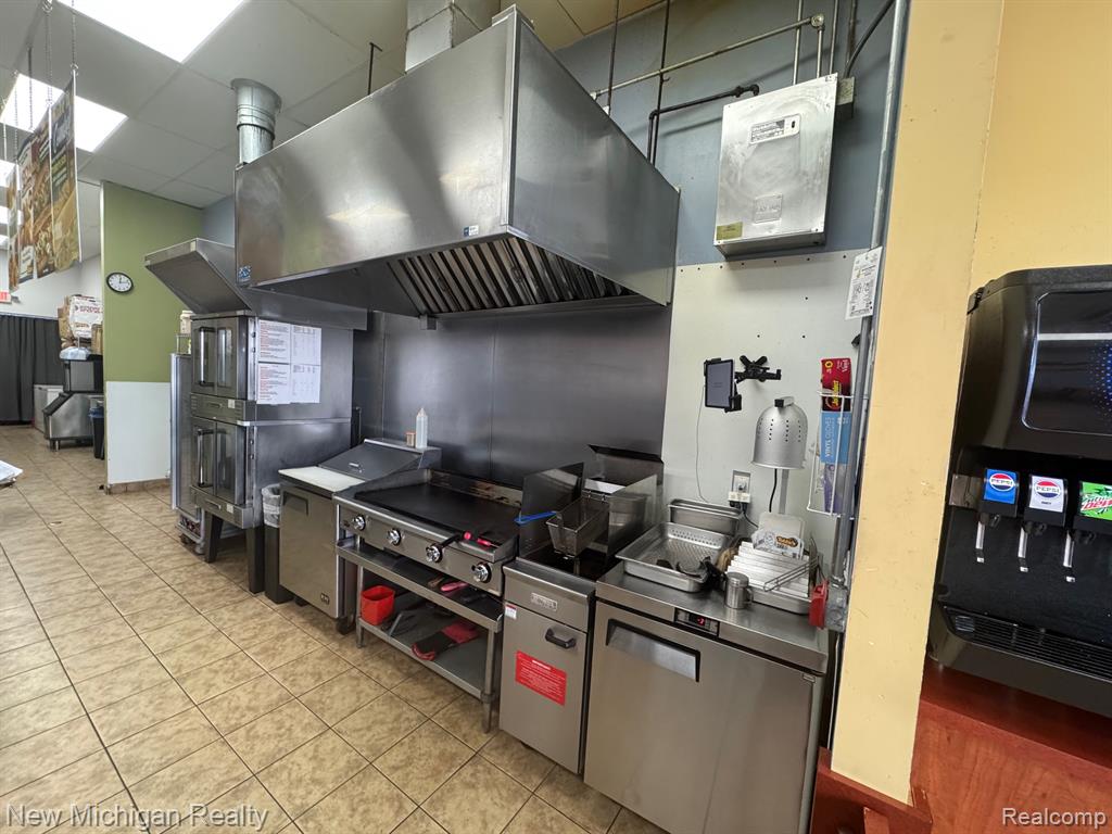 586 S Cedar Street, Imlay City, MI 48444 — Photo 2