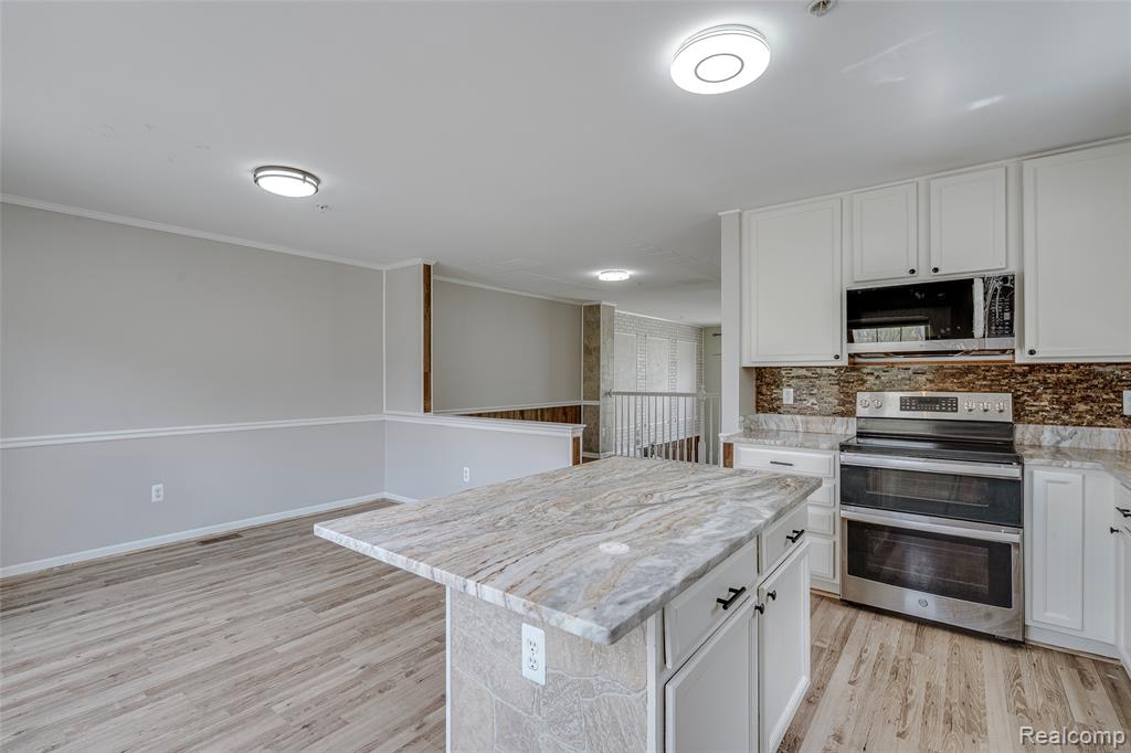 454 Old Pine Way, Walled Lake, MI 48390 — Photo 18