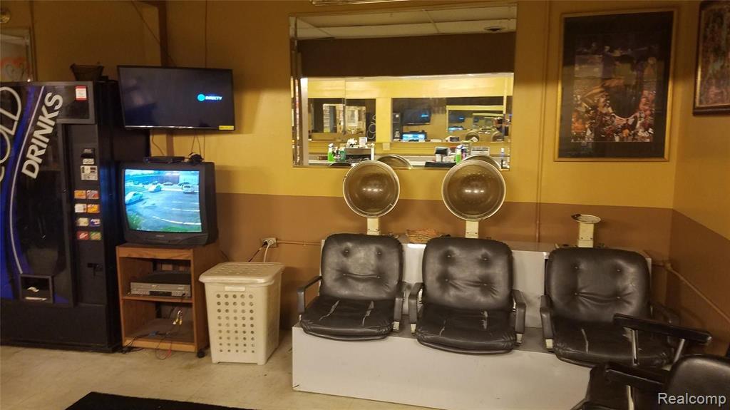 7111 E 7 MILE East Road, Detroit, MI, 48234