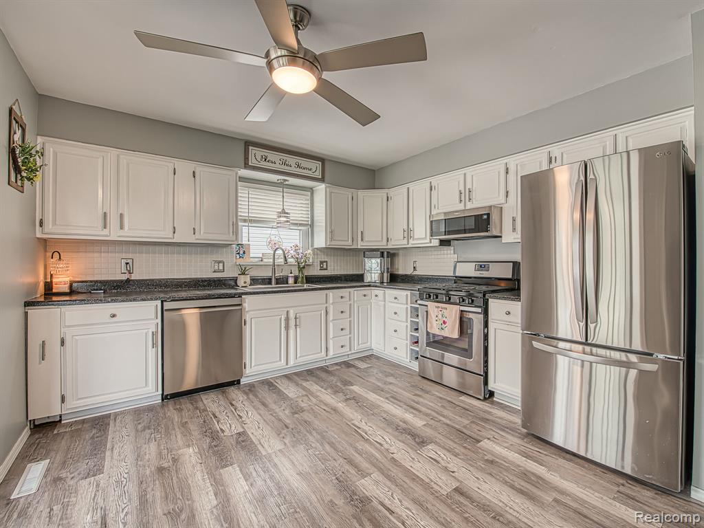 31753 Hazel Street, Rockwood, MI — Photo 5