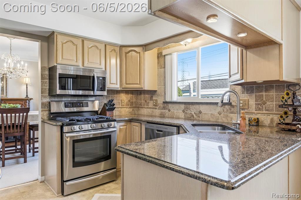 32040 Cambridge Drive, Warren, MI 48093 — Photo 18
