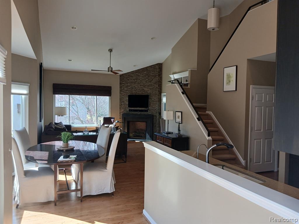 644 MILL POINTE Drive, Milford, MI 48381 — Photo 11
