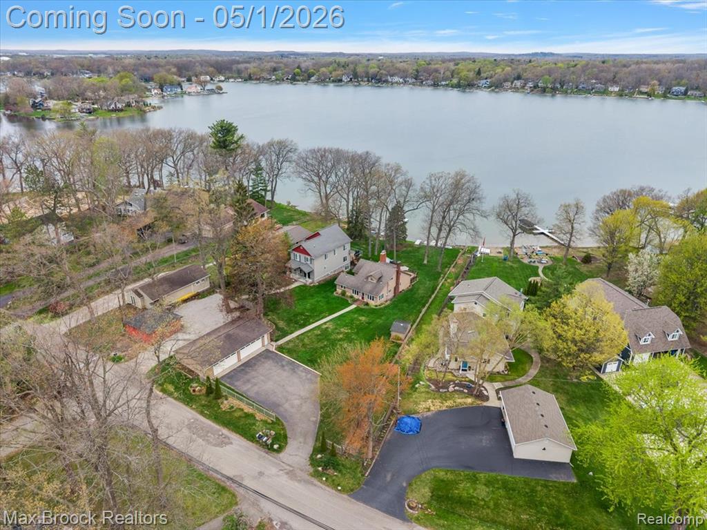 3650 Covert Road, Waterford, MI 48328 — Photo 2