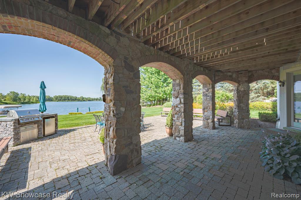 4334 Terra Ridge Drive, Milford, MI 48381 — Photo 11
