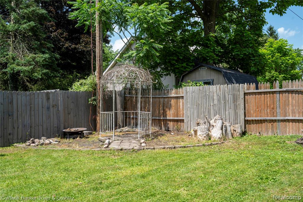 528 W Clinton Street, Howell, MI 48843 — Photo 24