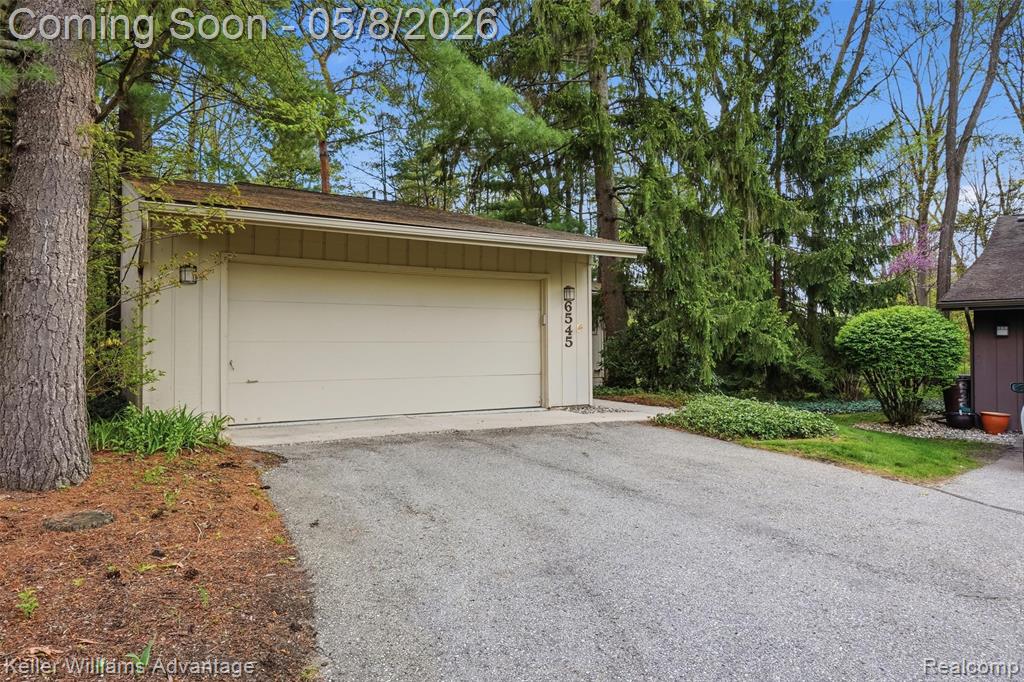 6545 Red Cedar Lane, West Bloomfield, MI 48324 — Photo 2