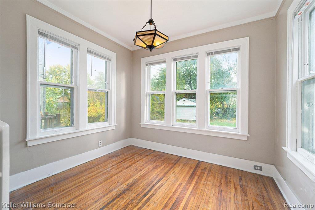 568 CHALMERS Street, Detroit, MI 48215 — Photo 5