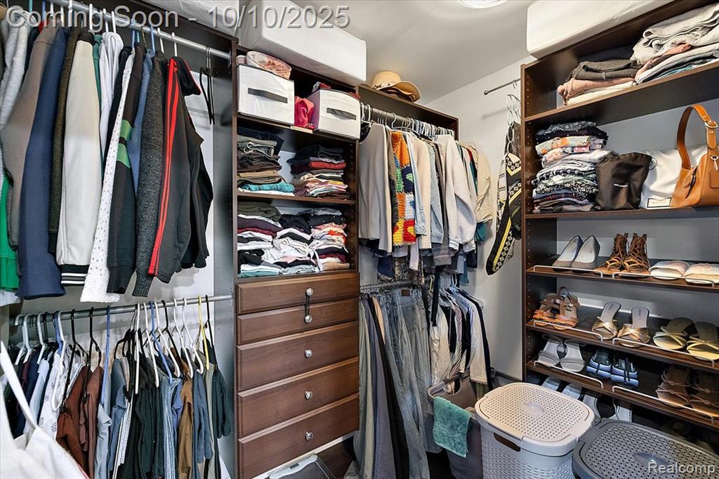 7496 Cornwall Court, West Bloomfield, MI — Photo 23