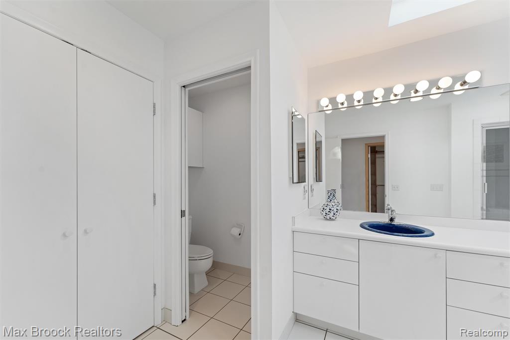 5946 Cherry Crest Drive, West Bloomfield, MI — Photo 36