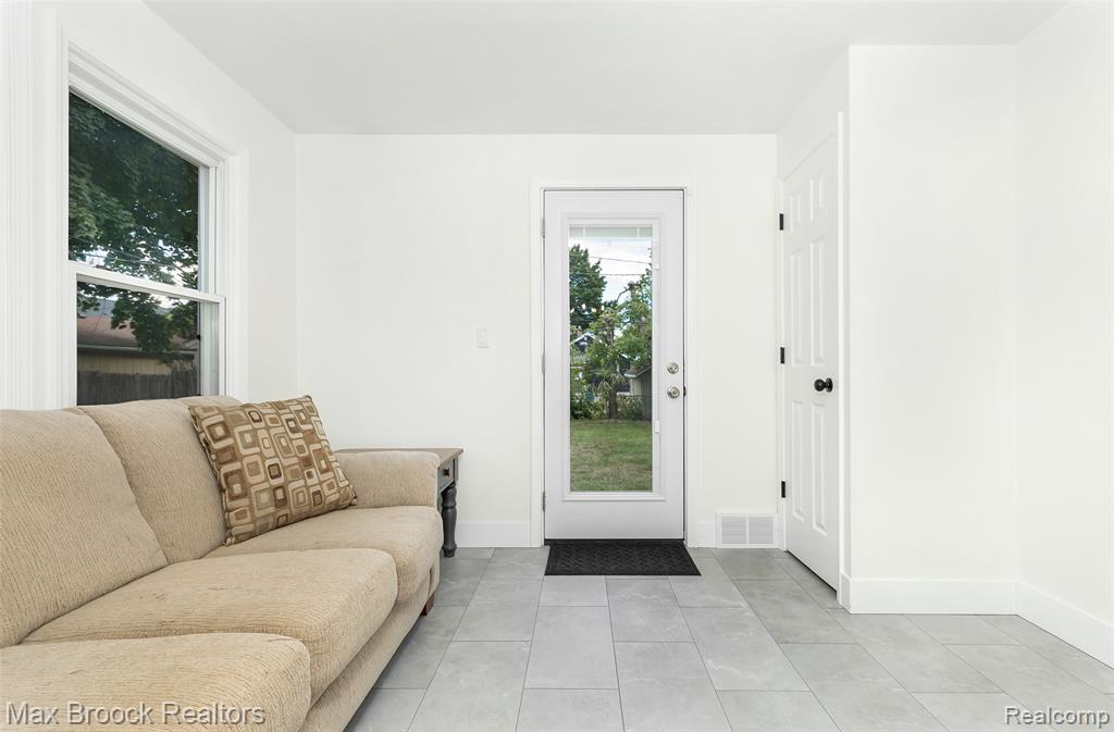 430 N Altadena Avenue, Royal Oak, MI 48067 — Photo 10