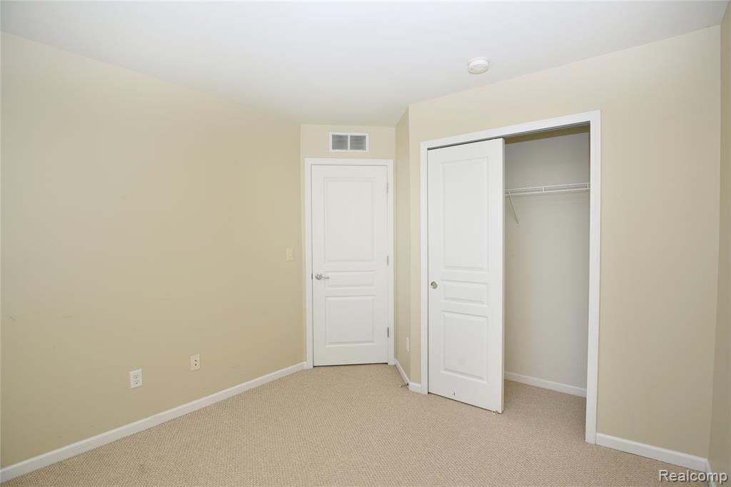44458 Gwinnett Loop, Novi, MI — Photo 22