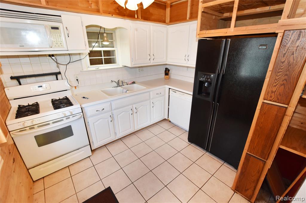 8107 E BRISTOL Road, Davison, MI 48423 — Photo 5