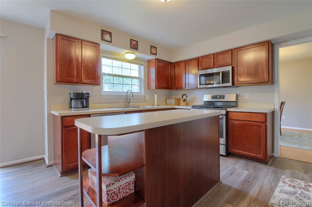 44516 Bramblewood Court, Belleville, MI 48111 — Photo 11