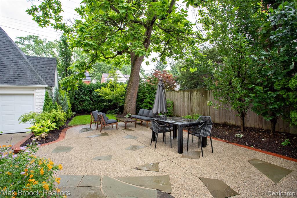 26008 Pembroke Road, Huntington Woods, MI — Photo 63