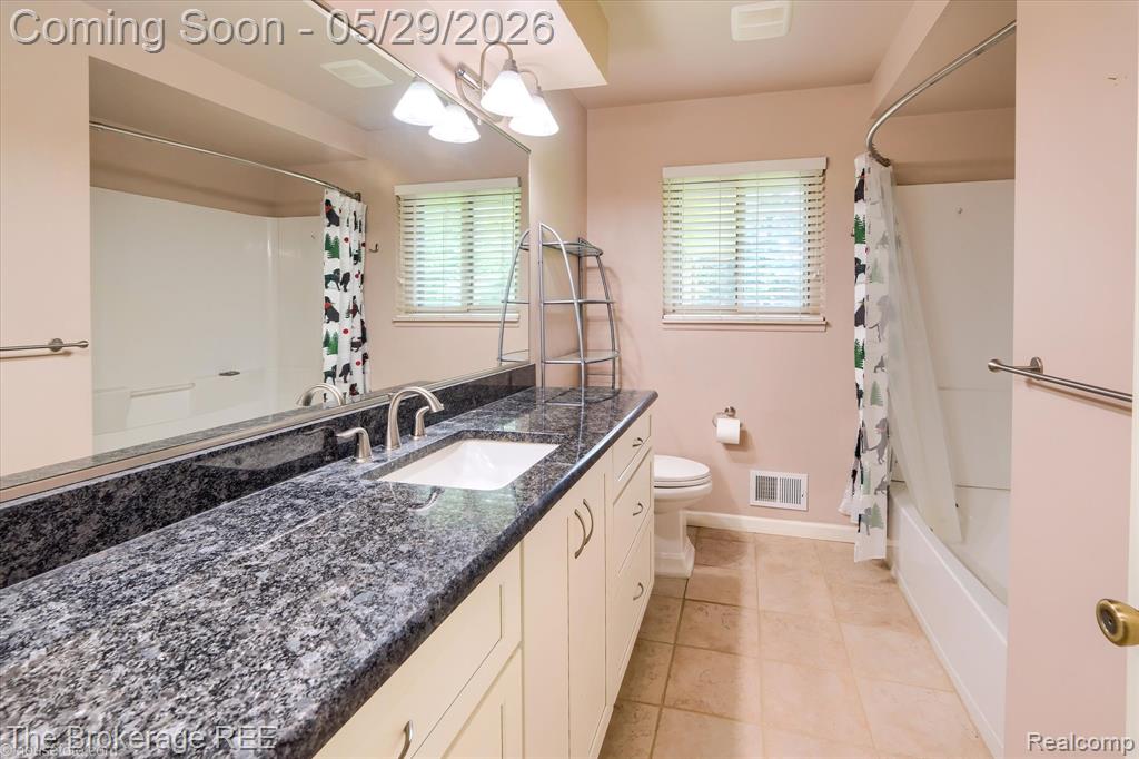 6933 Hubbard Hills Drive, Clarkston, MI 48348 — Photo 31