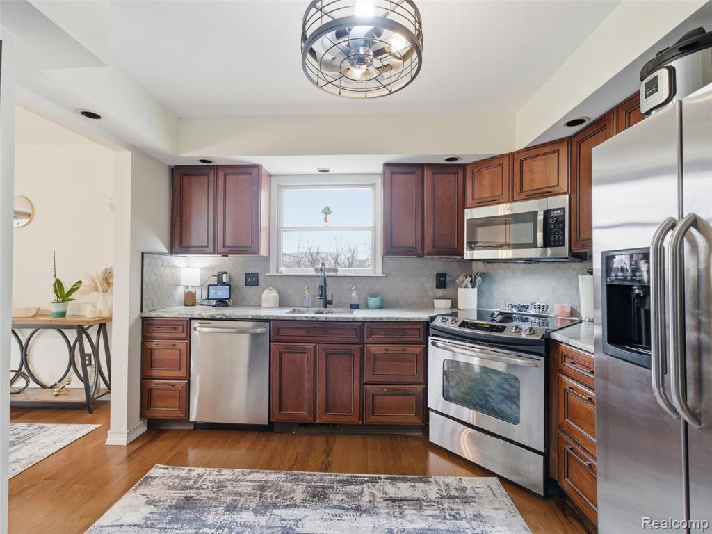 567 Greens Way Boulevard, Lapeer, MI 48446 — Photo 10