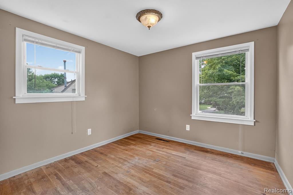 2356 Pineview Court, Flushing, MI 48433 — Photo 30