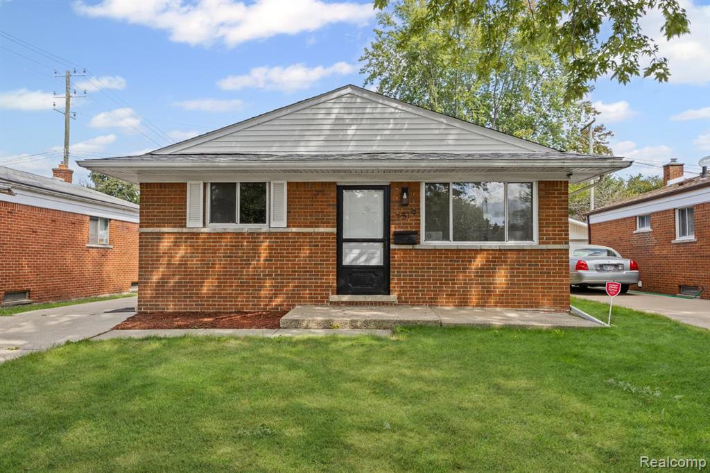 7519 Superior, Center Line, MI 48015 — Photo 2