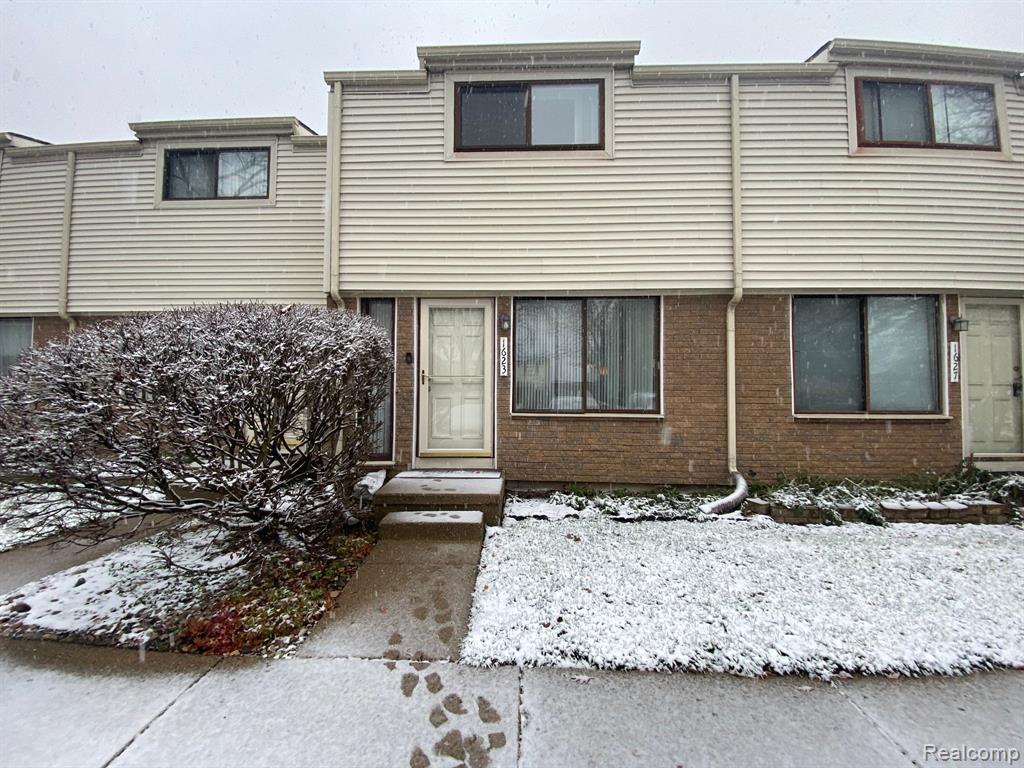1623 WIMBLEDON Drive, 16, Walled Lake, MI 48390 — Photo 32