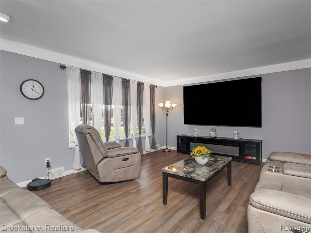 6042 Ravenswood Drive, Utica, MI 48316 — Photo 12