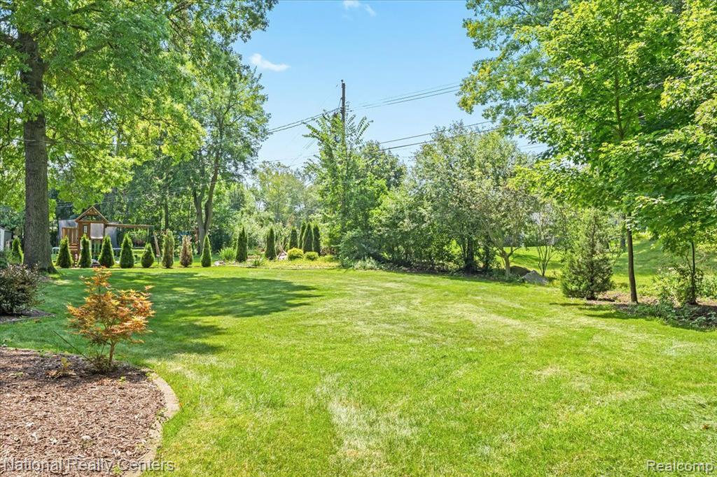 4258 WESTOVER Drive, West Bloomfield, MI 48323 — Photo 10