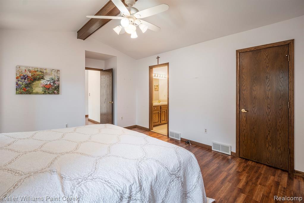 47158 Hunters Chase Drive, Macomb, MI 48042 — Photo 11