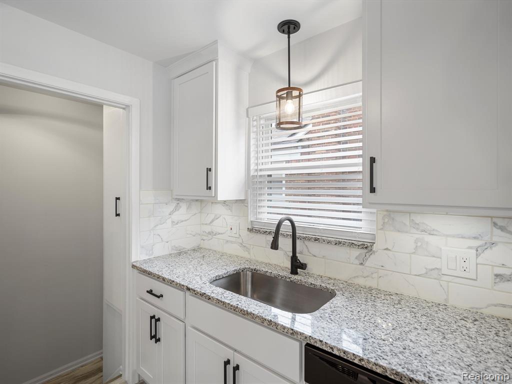 9120 SARASOTA, Redford, MI 48239 — Photo 10
