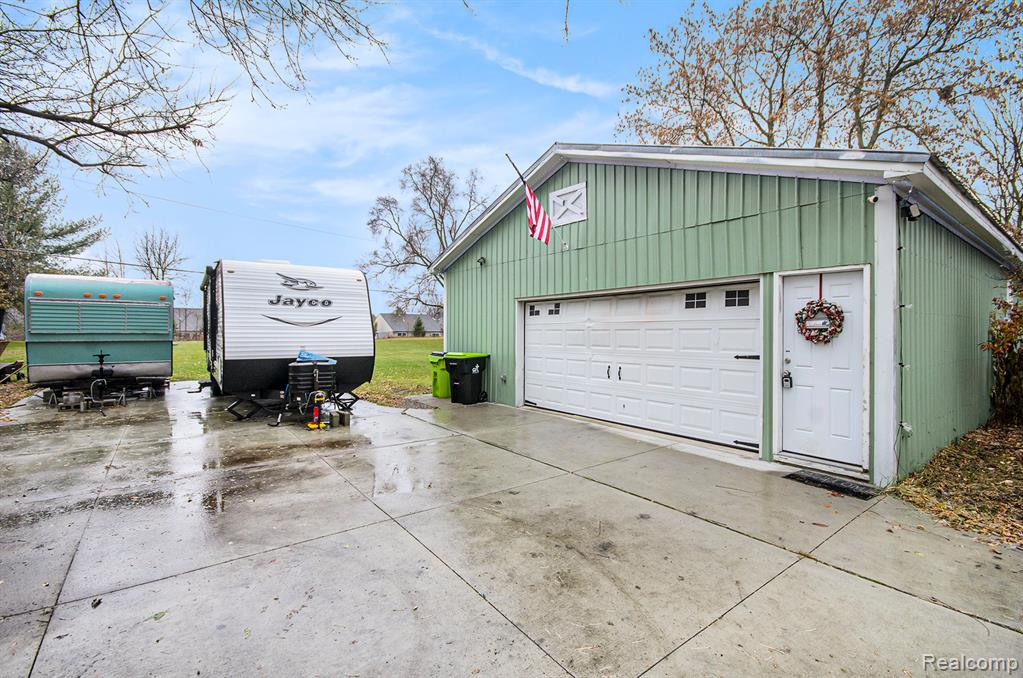 60742 11 Mile Road, South Lyon, MI 48178 — Photo 18