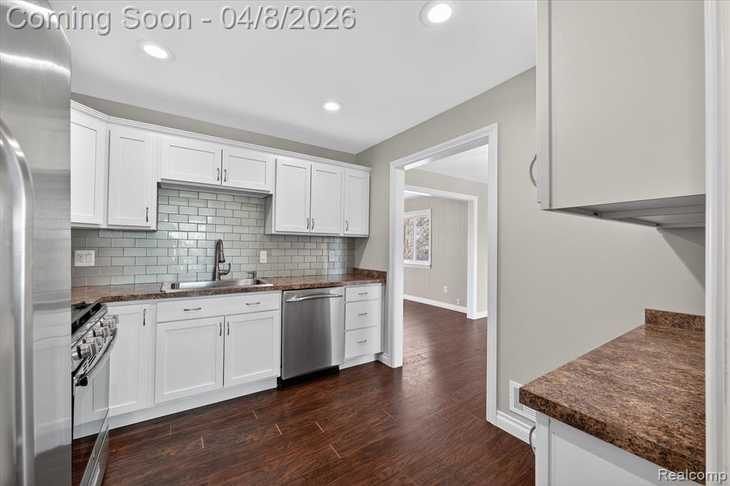 22184 Derby Road, Woodhaven, MI 48183 — Photo 24