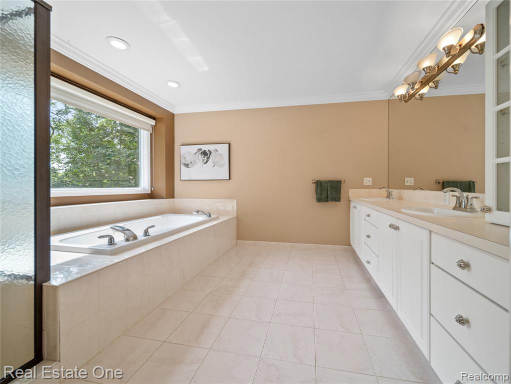 5471 Parkside Drive, Brighton, MI 48114 — Photo 25