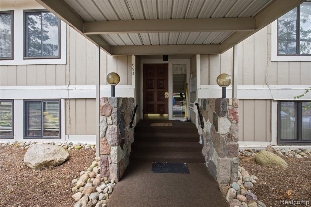 1695 Cliffs Landing, 302, Ypsilanti, MI 48198 — Photo 3