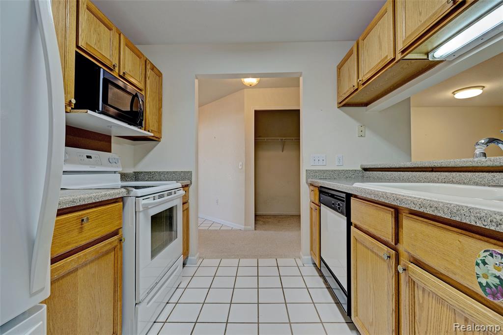 12364 Saint Andrews Way, 66, Fenton, MI 48430 — Photo 9