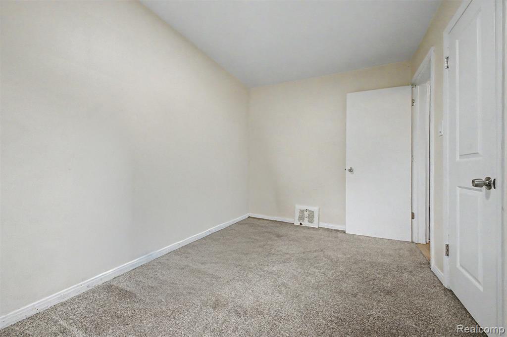 6100 Faust Avenue, Detroit, MI 48228 — Photo 13