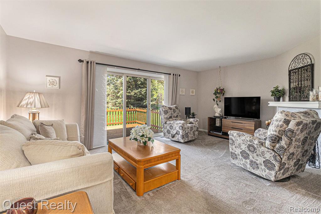 7897 MEADOW Drive, Waterford, MI 48329 — Photo 15
