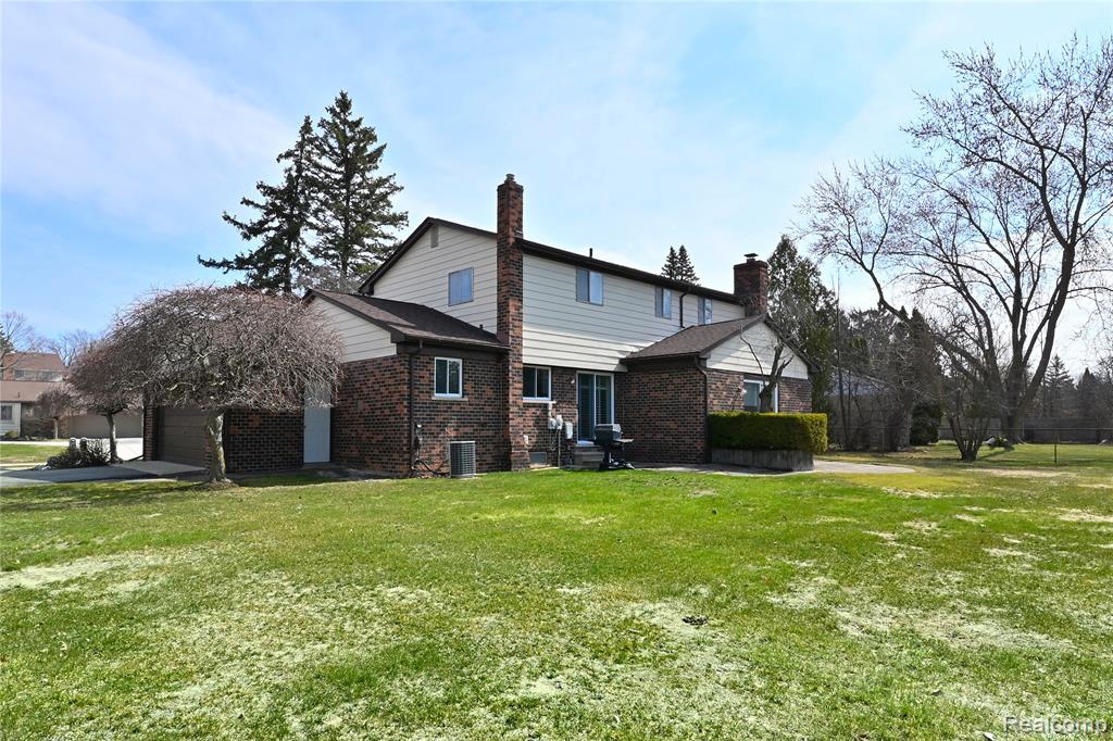 6132 Ledgeway Drive, West Bloomfield, MI — Photo 30