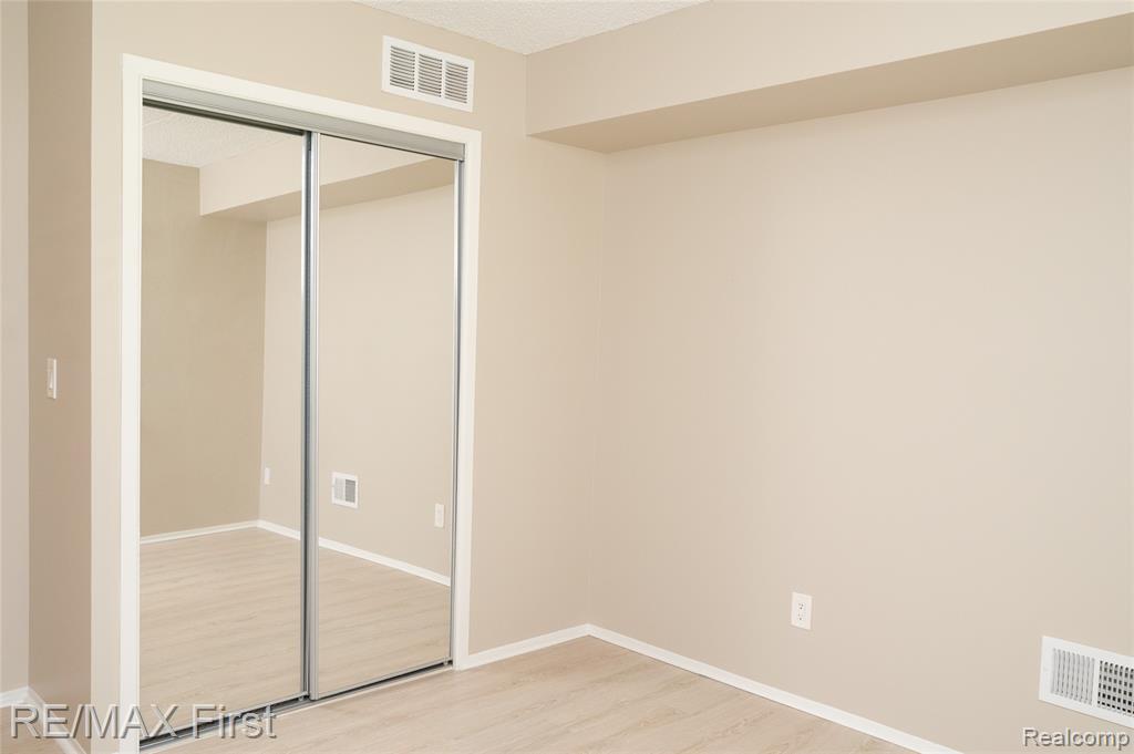 17865 University Park Drive, Livonia, MI 48152 — Photo 57