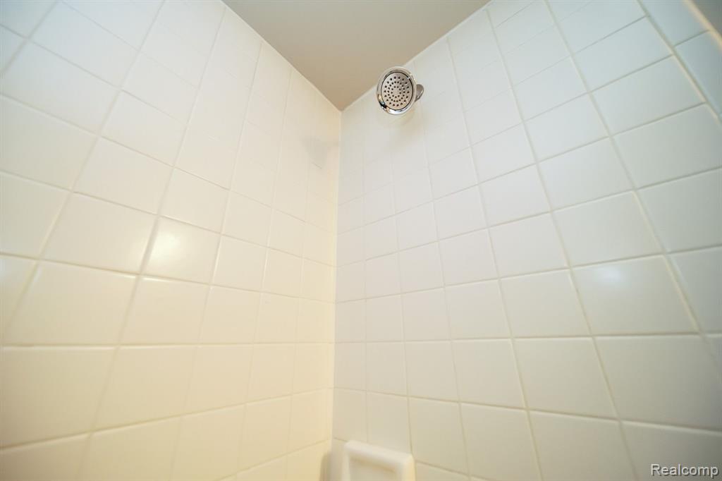 460 OAKGROVE, Clawson, MI — Photo 43