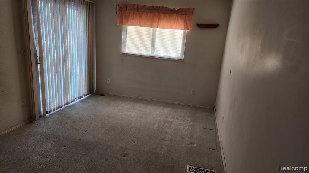 28621 Milton Avenue, Warren, MI 48092 — Photo 12