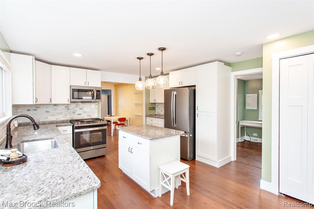 918 ALBERTA Street, Ferndale, MI 48220 — Photo 12