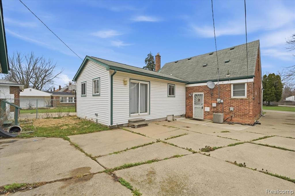 9193 Rutherford Street, Detroit, MI 48228 — Photo 22