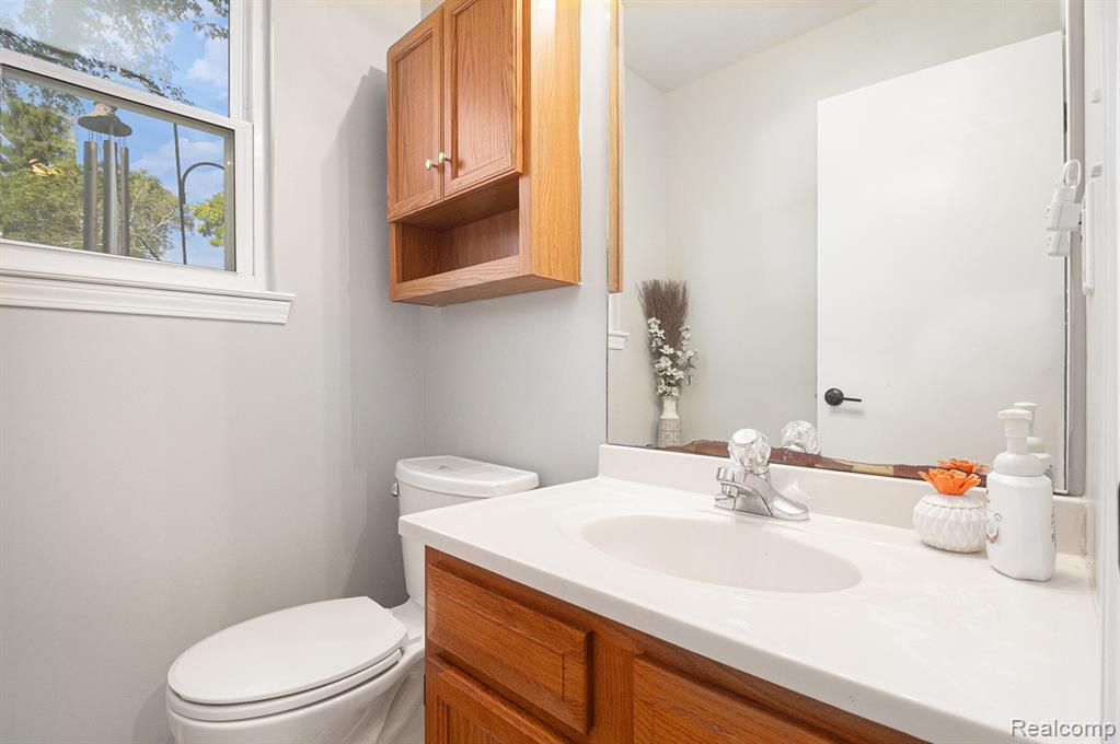 980 Sherry Drive, Lake Orion, MI 48362 — Photo 9