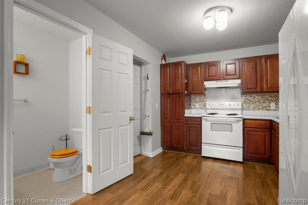 16201 TERRACE VILLAGE Drive, Taylor, MI 48180 — Photo 11