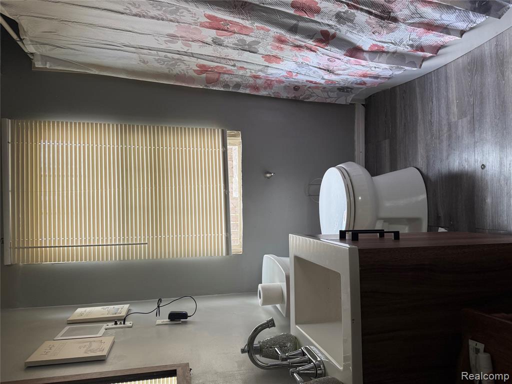 250 W Hollywood, Detroit, MI 48203 — Photo 3