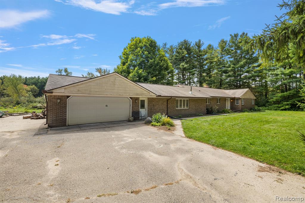 6152 GOLF CLUB Road, Howell, MI 48843 — Photo 4