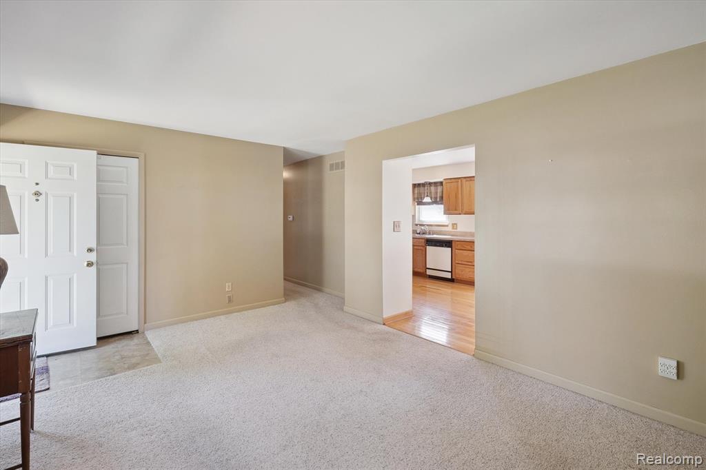429 Cambridge Avenue, South Lyon, MI 48178 — Photo 7