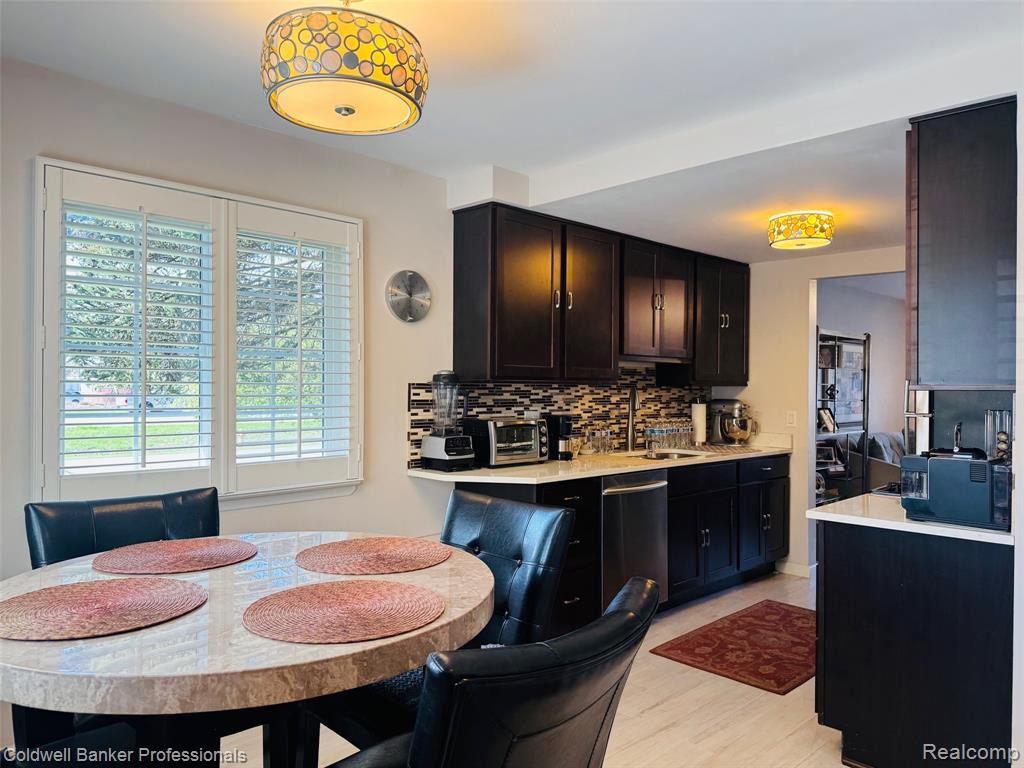 37021 E Aragona Drive, Clinton Twp, MI 48036 — Photo 10