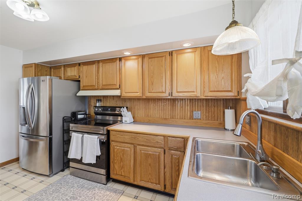 8825 Nebraska Street, Livonia, MI 48150 — Photo 3